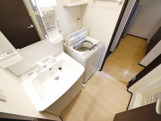 レオネクスト清都Ⅱの洗面所|広い洗面スペース