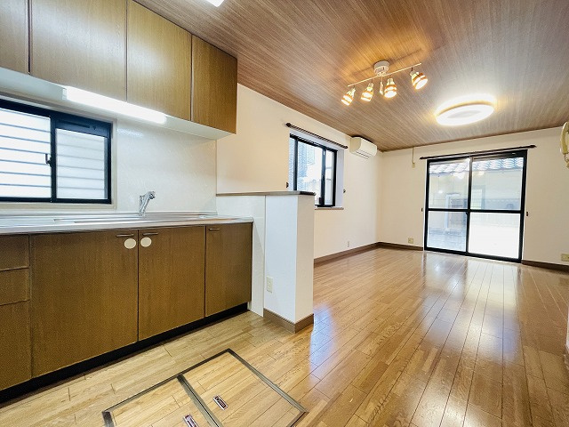 【居間・リビング】 | 春日市紅葉ヶ丘西7丁目　戸建て