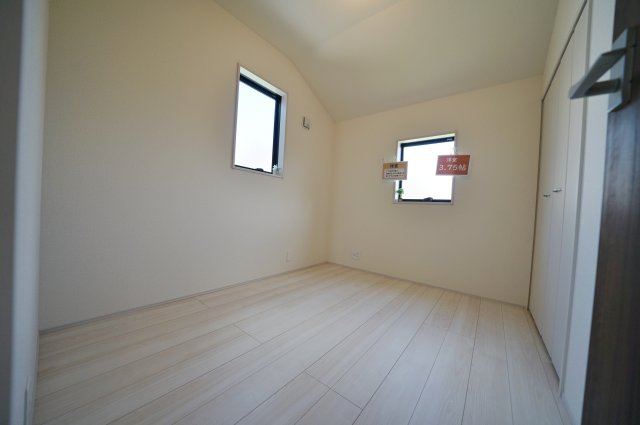 【横浜市旭区川井本町92-17新築戸建て】★仲介手数料無料★（川井小学校・都岡中学校）の洋室