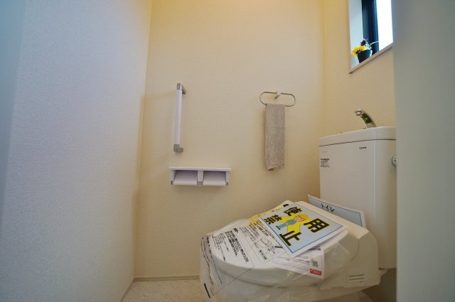 【横浜市旭区川井本町92-17新築戸建て】★仲介手数料無料★（川井小学校・都岡中学校）のトイレ