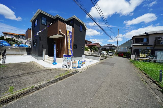 【横浜市旭区川井本町92-17新築戸建て】★仲介手数料無料★（川井小学校・都岡中学校）の前面道路含む現地写真