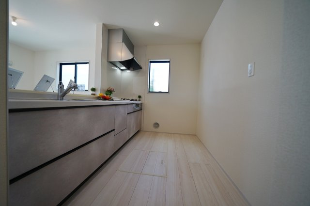 【横浜市旭区川井本町92-17新築戸建て】★仲介手数料無料★（川井小学校・都岡中学校）のキッチン