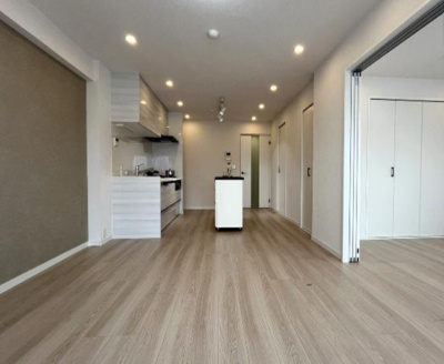 【居間・リビング】 | エステ・スクエア新所沢 | 新規リフォーム済みなので綺麗な状態で新生活をスタートできます