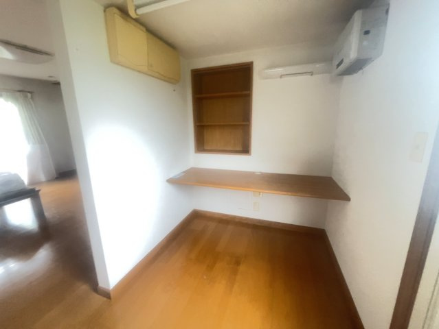 太田市東長岡町　中古戸建の内装|キッチンの近くにカウンタースペースがあるので家事等のデスクスペースとして活用いただけます。