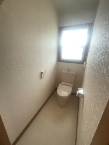 太田市東長岡町　中古戸建のトイレ