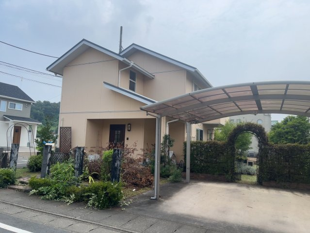 太田市東長岡町　中古戸建の前面道路含む現地写真