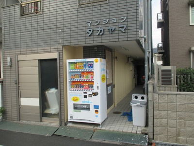 【エントランス】 | マンションタカヤマ | 自販機があるエントランスです