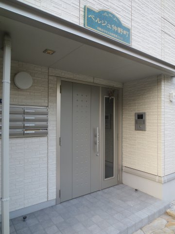 ベルジュ仲野町のエントランス