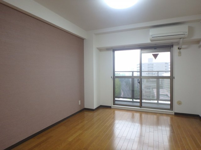 ジョイフル紫野の洋室