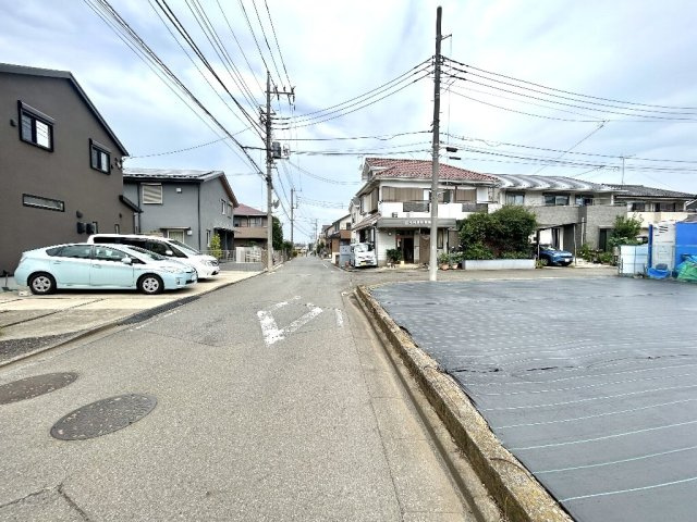 清瀬市上清戸１丁目　土地　西武池袋線　清瀬の前面道路含む現地写真|交通量の少ない閑静な住宅地に位置し、見通しの良い前面道路環境も魅力的です。