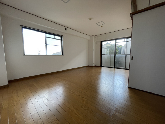 エルジャン芦屋の居間・リビング