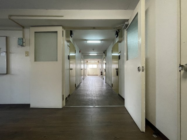 稲城市矢野口の賃貸マンションのロビー