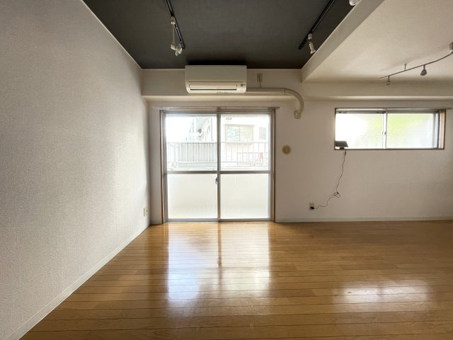 稲城市矢野口の賃貸マンションの居間・リビング