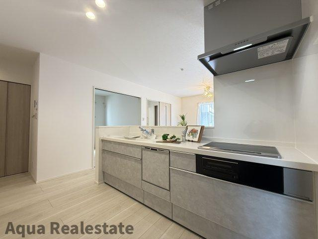 オール電化デザイナーズハウス高松市福岡町建売⑥のキッチン|きれいなキッチンです