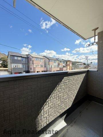 オール電化デザイナーズハウス高松市福岡町建売⑥のバルコニー|落ち着いた時間を過ごせるバルコニーです