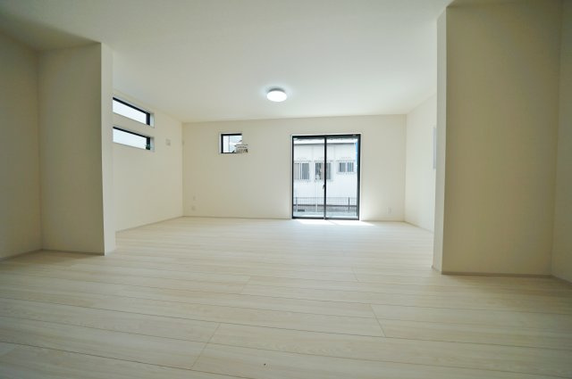 【横浜市旭区今宿2丁目54-17新築戸建て】★仲介手数料無料★（東希望が丘小学校・希望が丘中学校）の居間・リビング