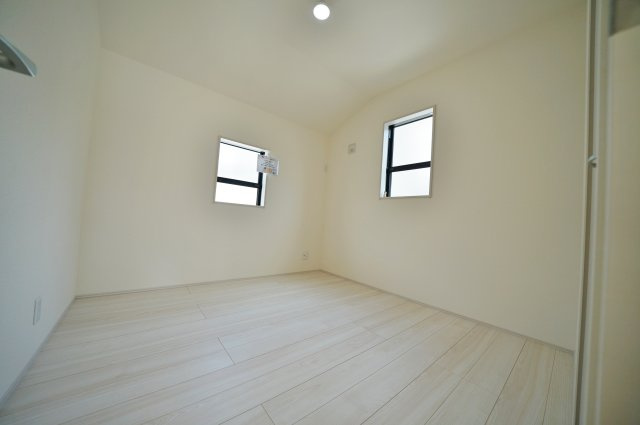 【横浜市旭区今宿2丁目54-17新築戸建て】★仲介手数料無料★（東希望が丘小学校・希望が丘中学校）の洋室