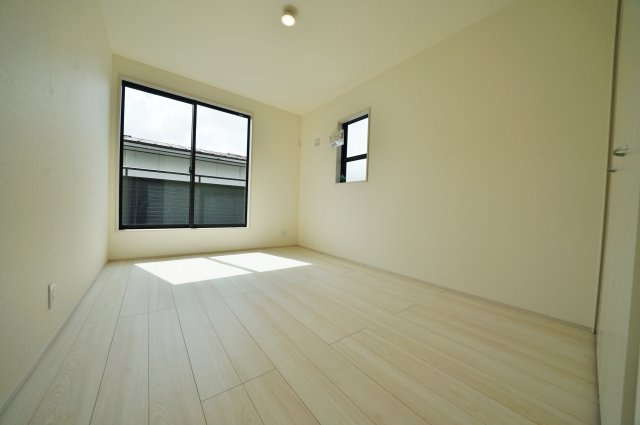 【横浜市旭区今宿2丁目54-17新築戸建て】★仲介手数料無料★（東希望が丘小学校・希望が丘中学校）の洋室