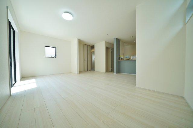 【横浜市旭区今宿2丁目54-17新築戸建て】★仲介手数料無料★（東希望が丘小学校・希望が丘中学校）の居間・リビング