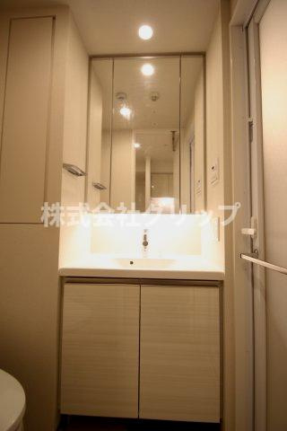 ドゥーエ横濱鶴見の独立洗面台