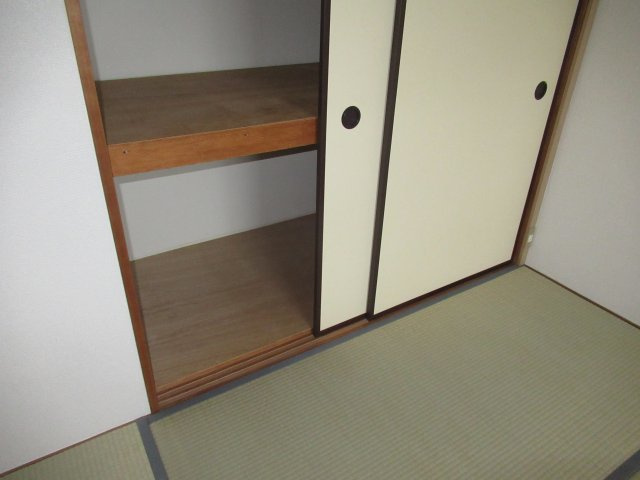 芦屋浜３ＬＤＫ（2街区）の収納|たっぷりとした収納スペースです