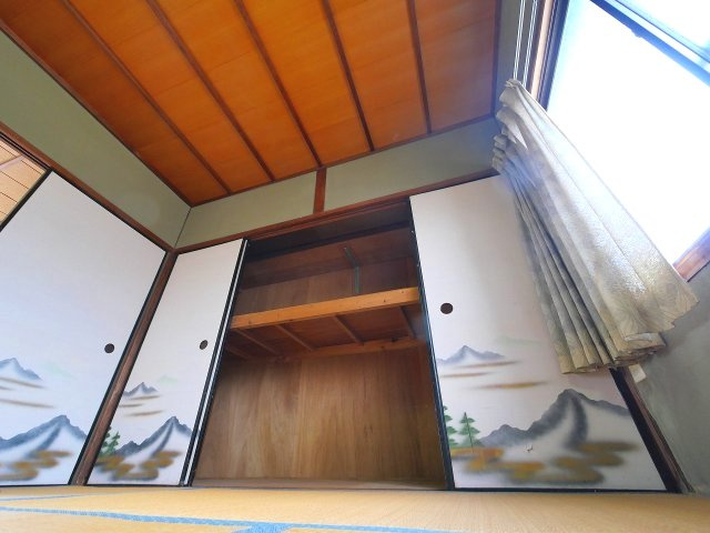 高畑町貸家（直井邸）の収納|便利な収納スペースです
