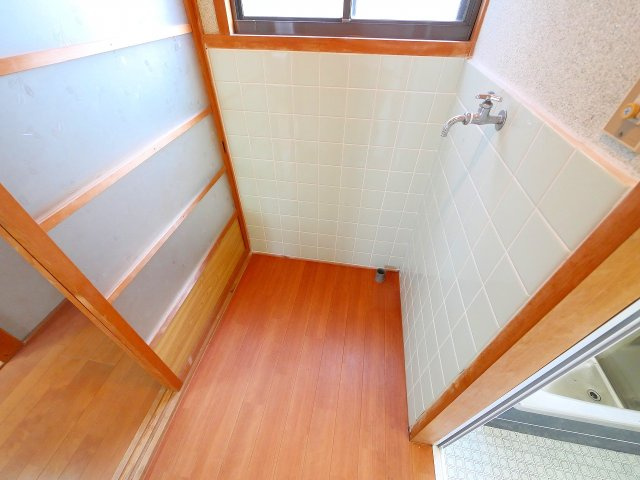 高畑町貸家（直井邸）の設備|室内洗濯機置き場