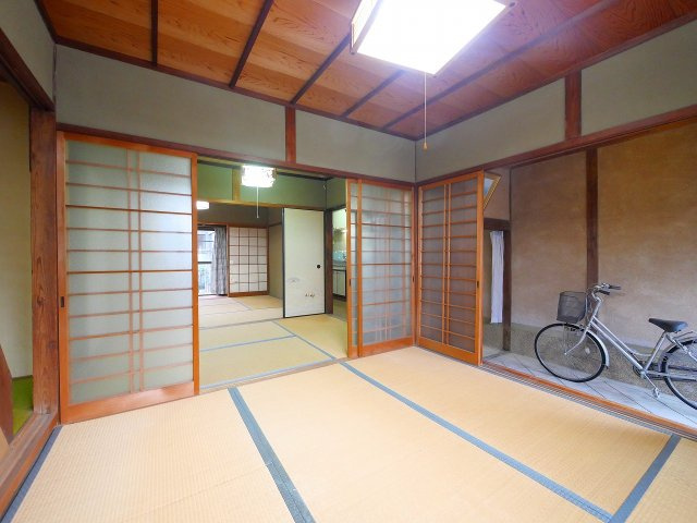高畑町貸家（直井邸）の和室|明るい和室です