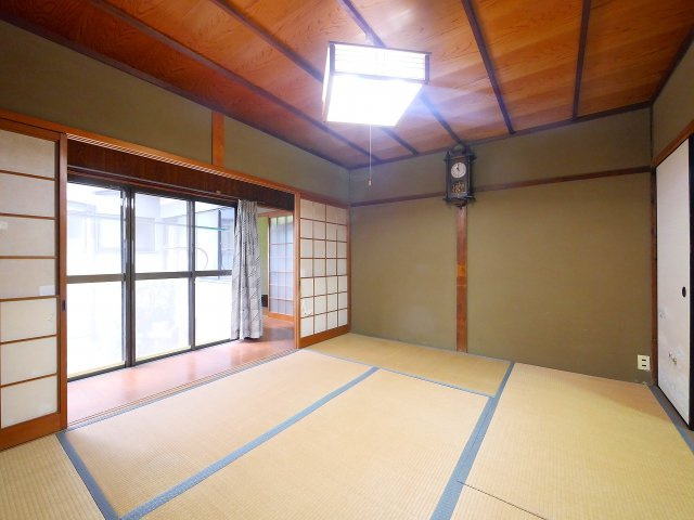 高畑町貸家（直井邸）の居間・リビング|ゆったりとした居間です