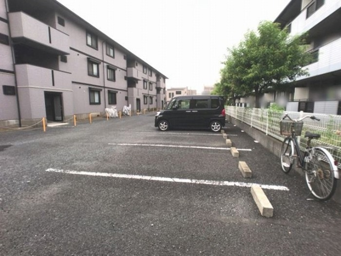 ヴァンベール神山Ⅱの駐車場