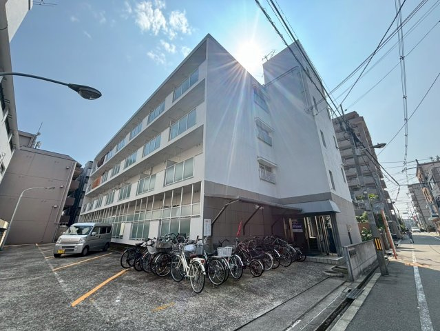 万代ミユキマンションの外観