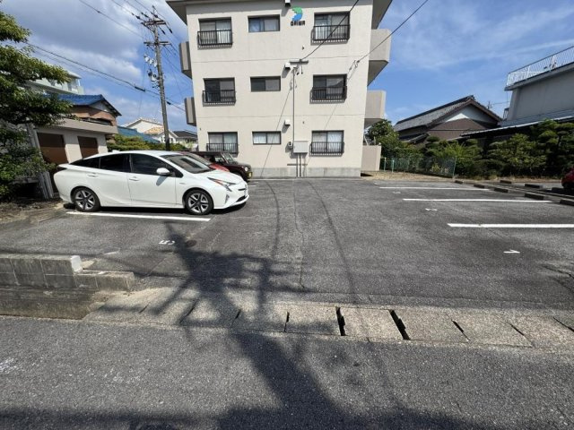 タウンコート二本木の駐車場