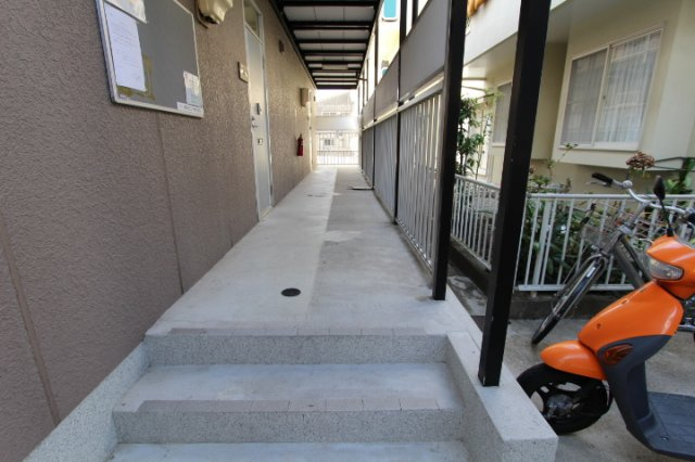 ファミール堀部Ⅳのエントランス|建物の内部です