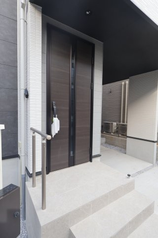 《仲介手数料無料》大宮区天沼町１丁目666-5(全1戸)新築一戸建てリガーレの玄関|撮影日 2025年10月13日 15:30 晴れ