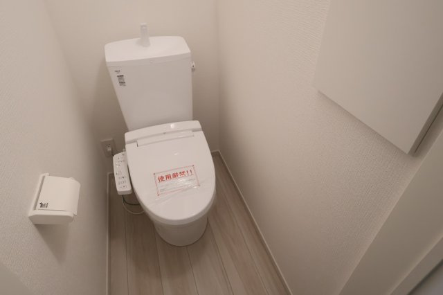 《仲介手数料無料》大宮区天沼町１丁目666-5(全1戸)新築一戸建てリガーレのトイレ|撮影日 2025年10月13日 15:30 晴れ