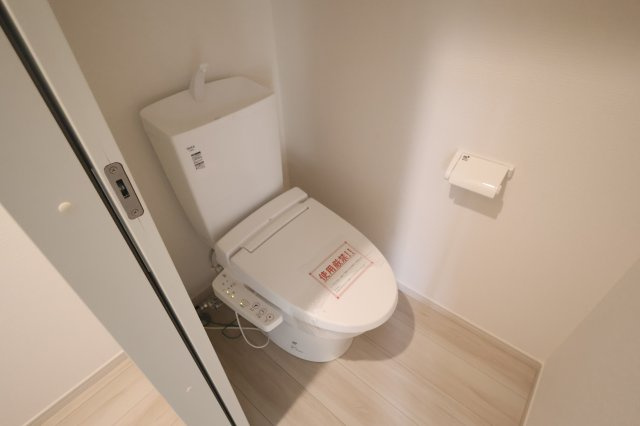 《仲介手数料無料》大宮区天沼町１丁目666-5(全1戸)新築一戸建てリガーレのトイレ|撮影日 2025年10月13日 15:30 晴れ