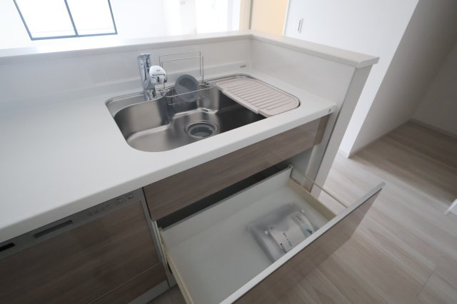 《仲介手数料無料》大宮区天沼町１丁目666-5(全1戸)新築一戸建てリガーレのキッチン|撮影日 2025年10月13日 15:30 晴れ