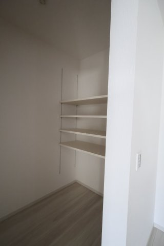 《仲介手数料無料》大宮区天沼町１丁目666-5(全1戸)新築一戸建てリガーレの収納|撮影日 2025年10月13日 15:30 晴れ