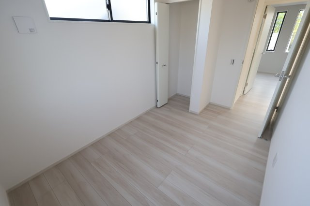 《仲介手数料無料》大宮区天沼町１丁目666-5(全1戸)新築一戸建てリガーレの洋室|撮影日 2025年10月13日 15:30 晴れ