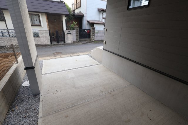 《仲介手数料無料》大宮区天沼町１丁目666-5(全1戸)新築一戸建てリガーレの駐車場|撮影日 2025年10月13日 15:30 晴れ