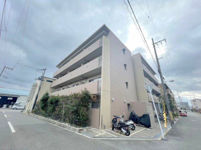 豊里セレニテの外観