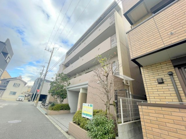 豊里セレニテの外観