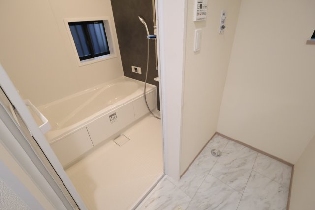 《仲介手数料無料》中央区新中里４丁目15(E号棟)新築一戸建てハートフルタウンのランドリースペース|撮影日 2025年10月25日 15:00 雨