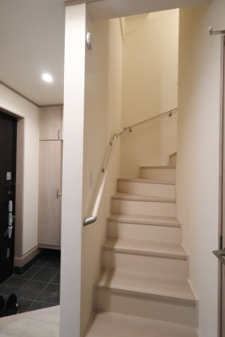 《仲介手数料無料》中央区新中里４丁目15(E号棟)新築一戸建てハートフルタウンの内装|撮影日 2025年10月25日 15:00 雨