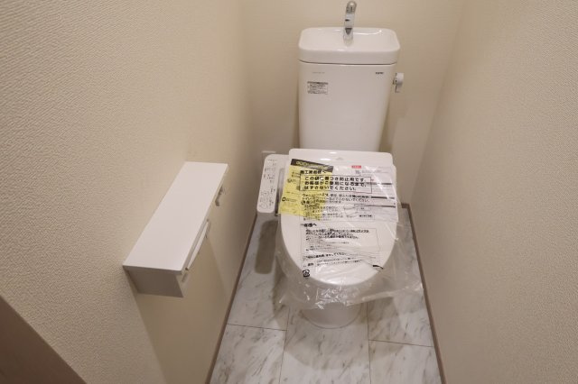 《仲介手数料無料》中央区新中里４丁目15(E号棟)新築一戸建てハートフルタウンのトイレ|撮影日 2025年10月25日 15:00 雨