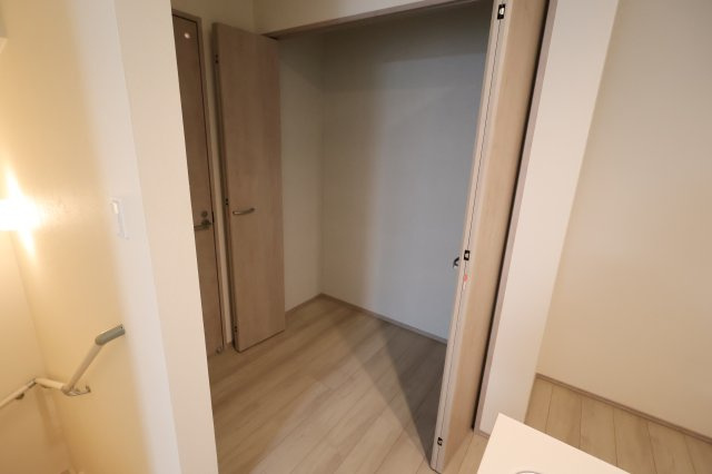 《仲介手数料無料》中央区新中里４丁目15(E号棟)新築一戸建てハートフルタウンの収納|撮影日 2025年10月25日 15:00 雨