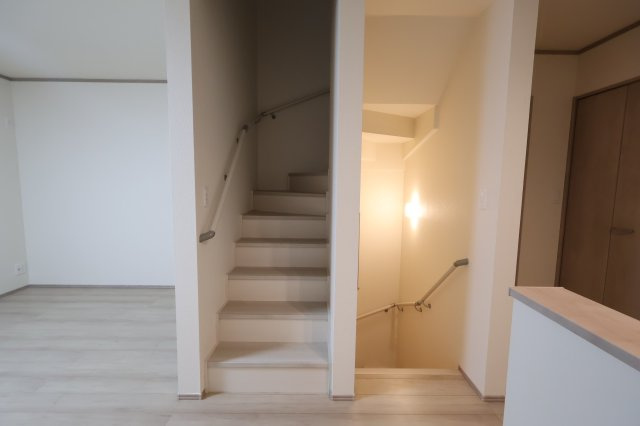 《仲介手数料無料》中央区新中里４丁目15(E号棟)新築一戸建てハートフルタウンの内装|撮影日 2025年10月25日 15:00 雨