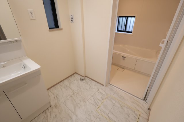 《仲介手数料無料》中央区新中里４丁目15(I号棟)新築一戸建てハートフルタウンのランドリースペース|撮影日 2025年10月25日 15:00 雨