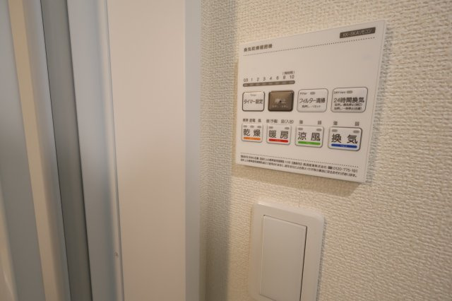 《仲介手数料無料》中央区新中里４丁目15(I号棟)新築一戸建てハートフルタウンの浴室|撮影日 2025年10月25日 15:00 雨