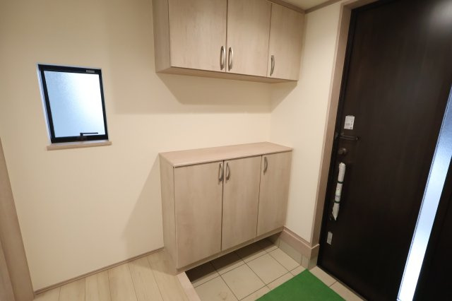 《仲介手数料無料》中央区新中里４丁目15(I号棟)新築一戸建てハートフルタウンの玄関|撮影日 2025年10月25日 15:00 雨